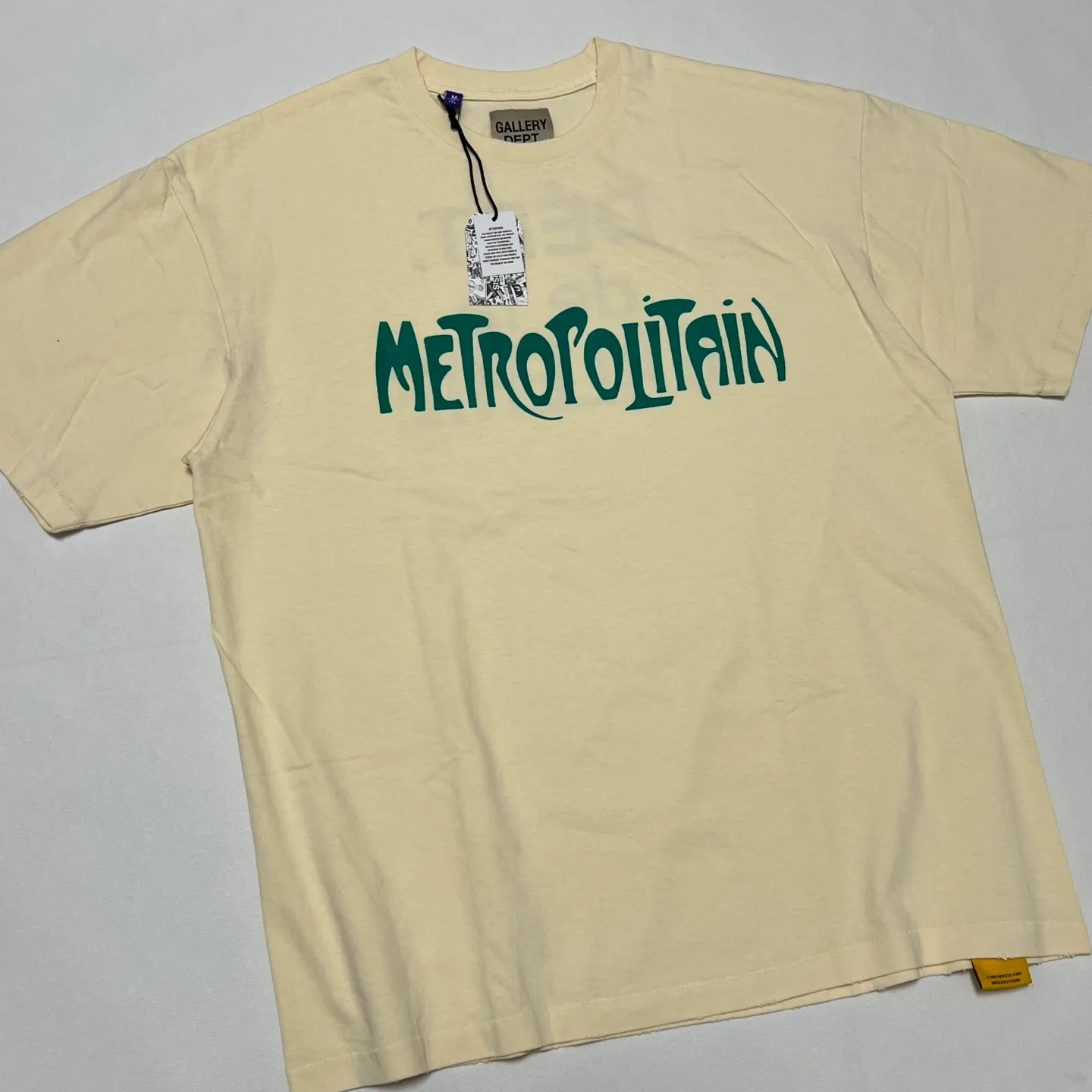 GALLERY DEPT. SELF TITLE TEE New green METROPOLITAN slogan printed short-sleeved Metropolis French TEE Cream S-XL Genuine fabric Original craftsmanship Tube-woven side seam fabric Ready-made garments dyed Same as the original Water slurry printing Breathable and no feel Hand-worn and distressed Top purchasing level